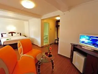 Clover Hotel Rangoon 3*,