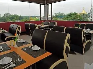 יאנגון Clover Hotel